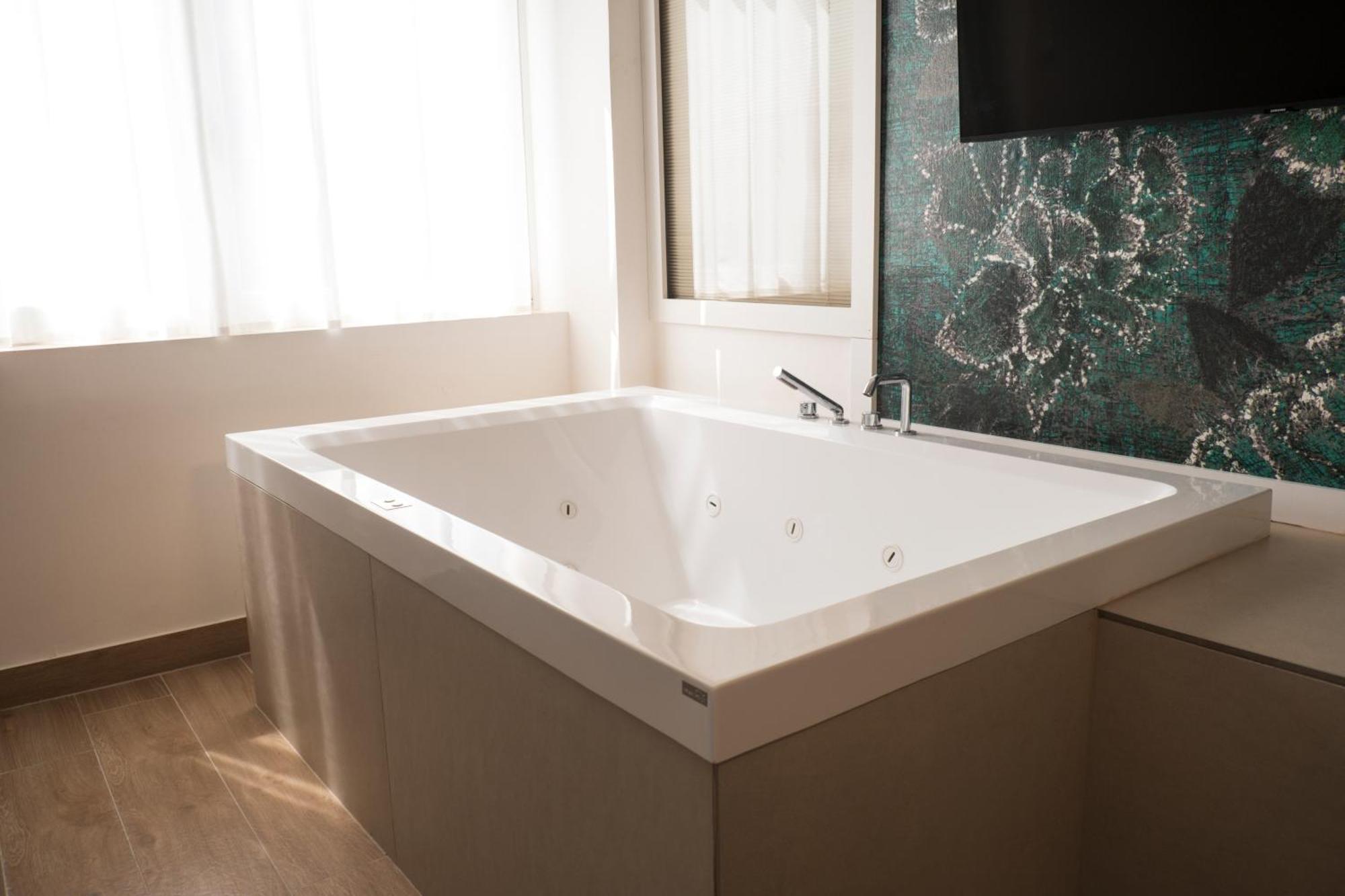 Monumental Luxury Rooms Казерта Екстер'єр фото